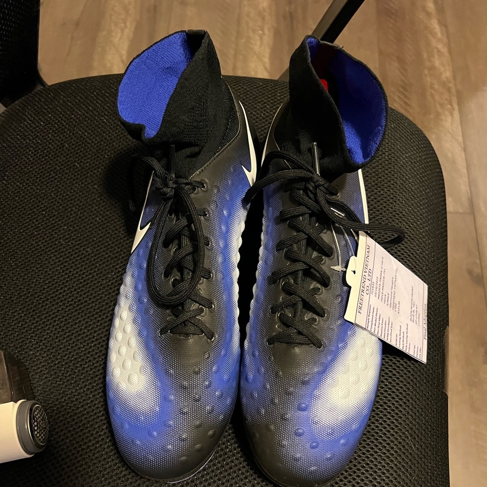 NIKE Magista Orden 2 Soccer Cleats